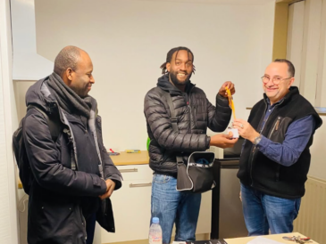 Bureaux du Cœur transforme des bureaux inoccupés en hébergements temporaires pour les personnes sans domicile.