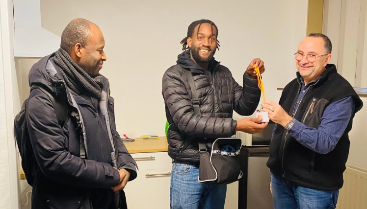 Bureaux du Cœur transforme des bureaux inoccupés en hébergements temporaires pour les personnes sans domicile.
