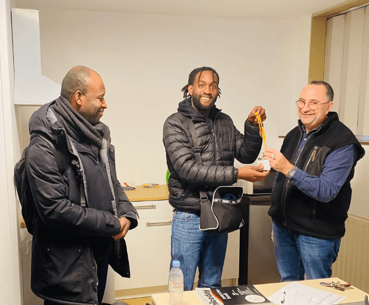 Bureaux du Cœur transforme des bureaux inoccupés en hébergements temporaires pour les personnes sans domicile.