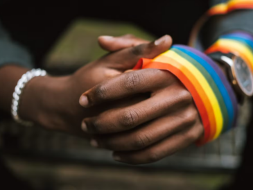 Nouvelle avancée aux Pays-Bas : une loi historique bannit les thérapies de conversion