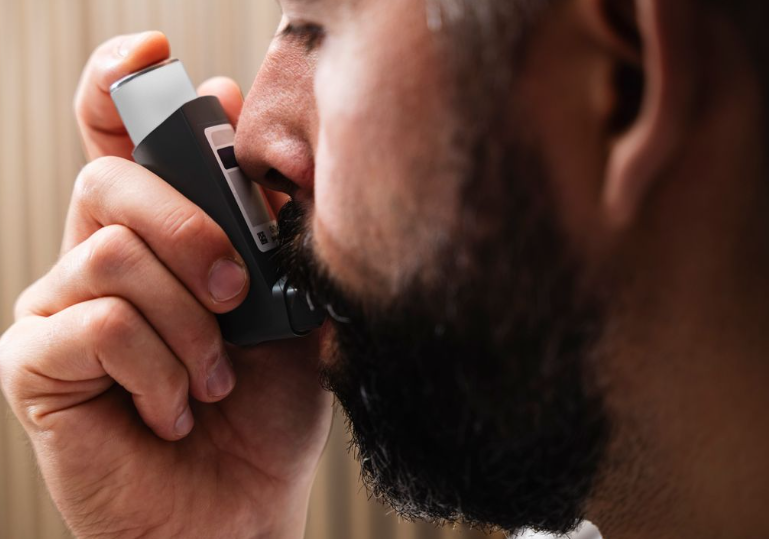 Une étude montre que l’analyse de la voix via smartphone peut détecter précocement les crises d’asthme