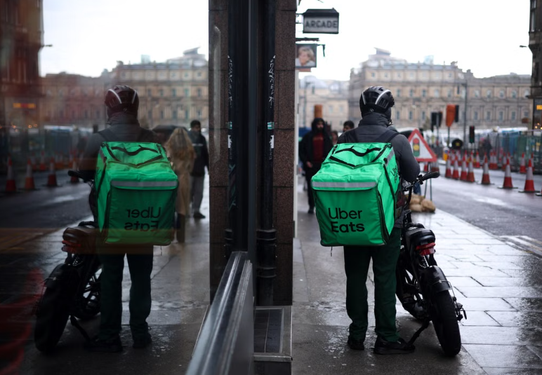 Uber Eats et Deliveroo augmentent le revenu minimum horaire des livreurs à 19 €.