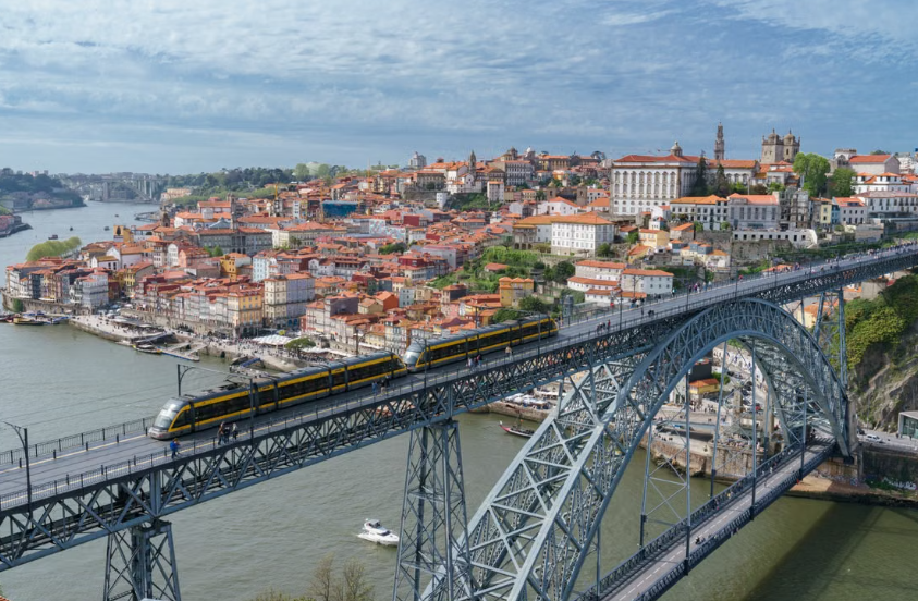 Porto devient la première ville portugaise à offrir des transports publics gratuits à tous ses résidents