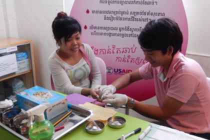 Le Cambodge devient le premier pays d’Asie-Pacifique à atteindre les objectifs mondiaux 95-95-95 contre le VIH