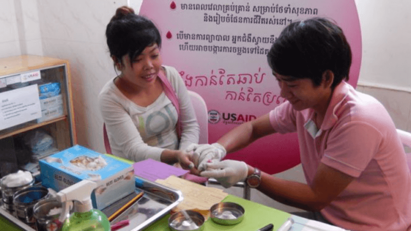 Le Cambodge devient le premier pays d’Asie-Pacifique à atteindre les objectifs mondiaux 95-95-95 contre le VIH