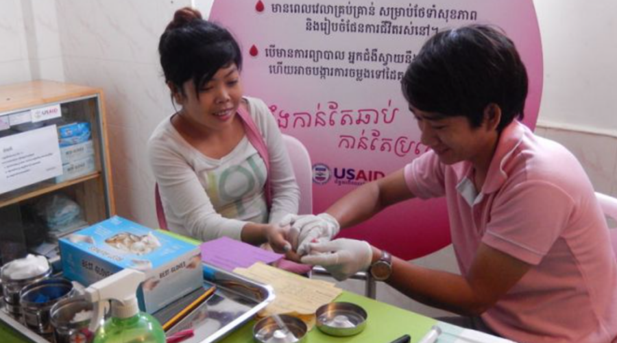 Le Cambodge devient le premier pays d’Asie-Pacifique à atteindre les objectifs mondiaux 95-95-95 contre le VIH