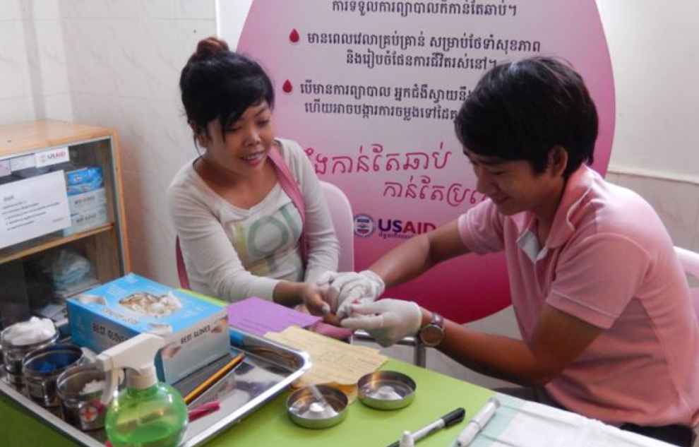 Le Cambodge devient le premier pays d’Asie-Pacifique à atteindre les objectifs mondiaux 95-95-95 contre le VIH