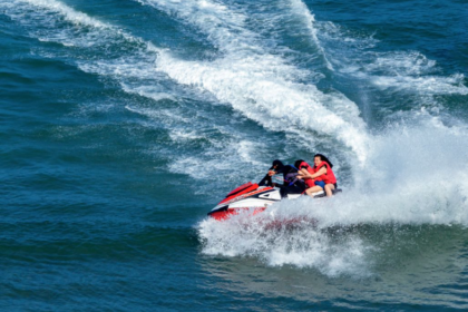 Les Glénan interdisent les jet-skis afin de protéger phoques, oiseaux marins et fonds marins.