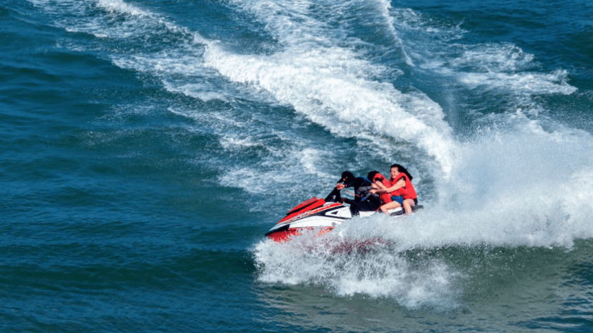 Les Glénan interdisent les jet-skis afin de protéger phoques, oiseaux marins et fonds marins.