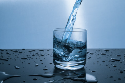 Une capsule flottante innovante purifie l’eau sans piles ni produits chimiques