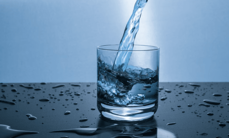 Une capsule flottante innovante purifie l’eau sans piles ni produits chimiques