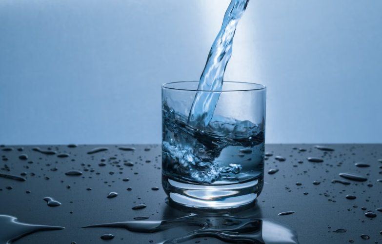 Une capsule flottante innovante purifie l’eau sans piles ni produits chimiques