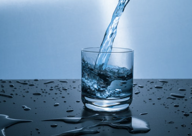 Une capsule flottante innovante purifie l’eau sans piles ni produits chimiques