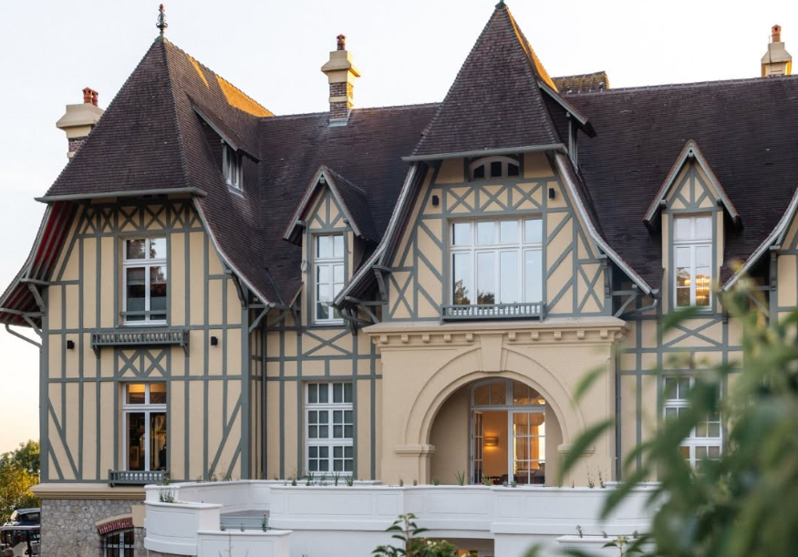 Un hôtel 5 étoiles de Normandie offre des séjours aux pompiers mobilisés lors des incendies en Gironde.