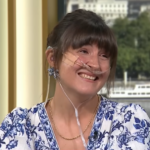 Alexandra Adams devient la première médecin sourdaveugle du Royaume-Uni