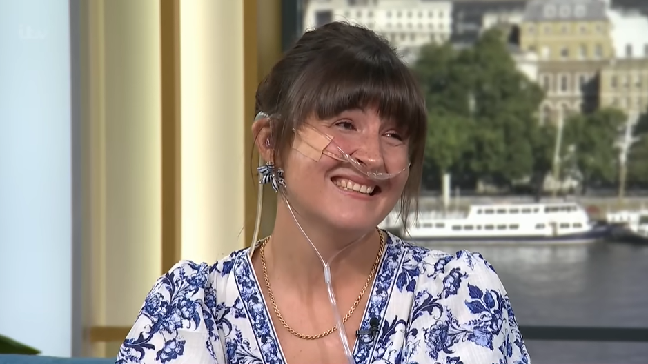 Alexandra Adams devient la première médecin sourdaveugle du Royaume-Uni