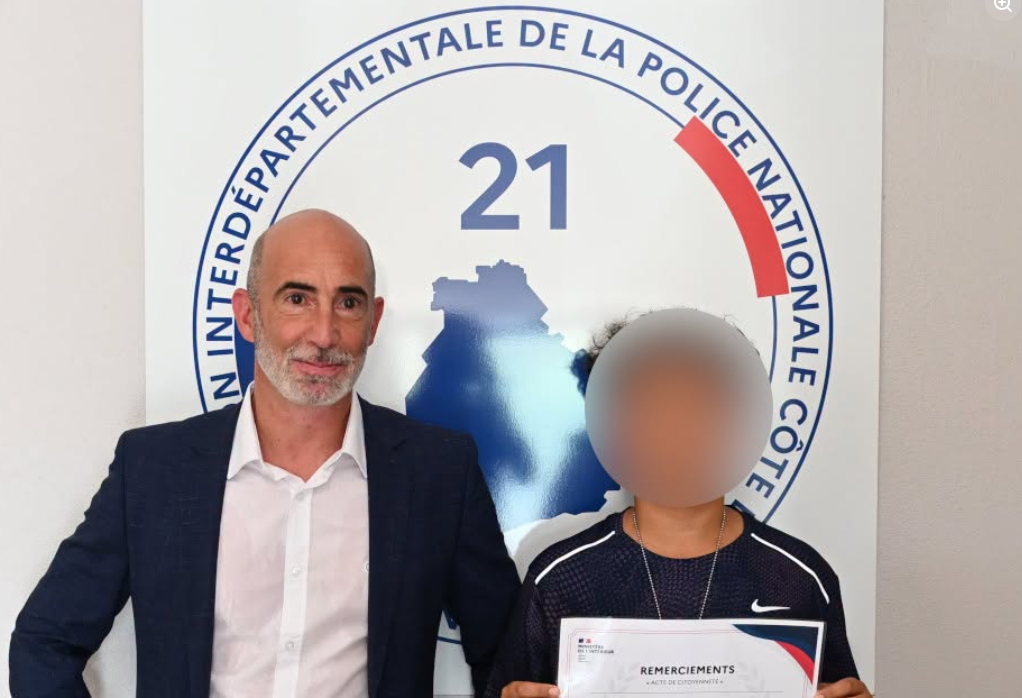 À Dijon, un adolescent ayant rapporté 800 euros trouvés dans un buisson a récupéré la somme un an plus tard.