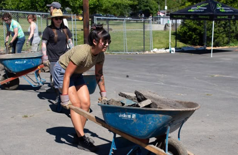 Depuis 2008, Depave transforme le bitume en espaces verts à Portland.