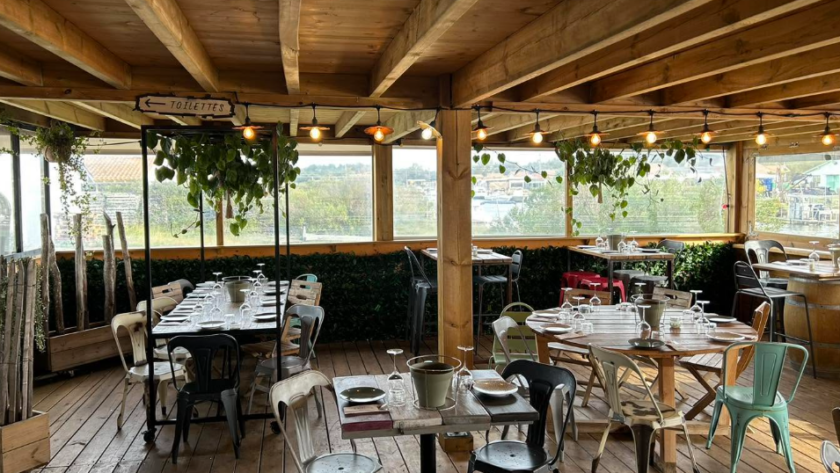 À Arès, un restaurateur a invité 300 pompiers à déjeuner pour les remercier de leur mobilisation lors des incendies en Gironde.
