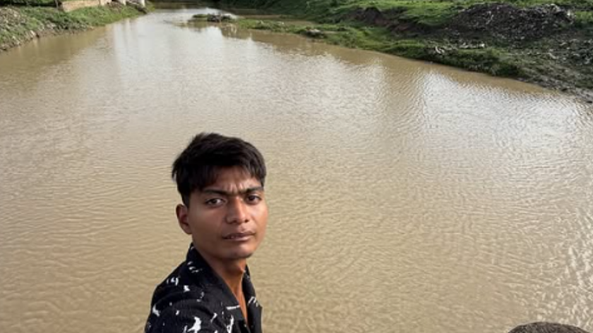 À 20 ans, Bittu Tabahi a nettoyé seul une rivière polluée en Inde.