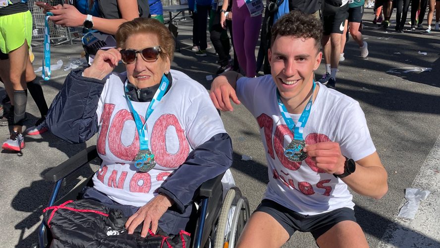 Gaétan Tourly, 25 ans, s’apprête à réaliser un Half Ironman avec sa grand-mère de 102 ans