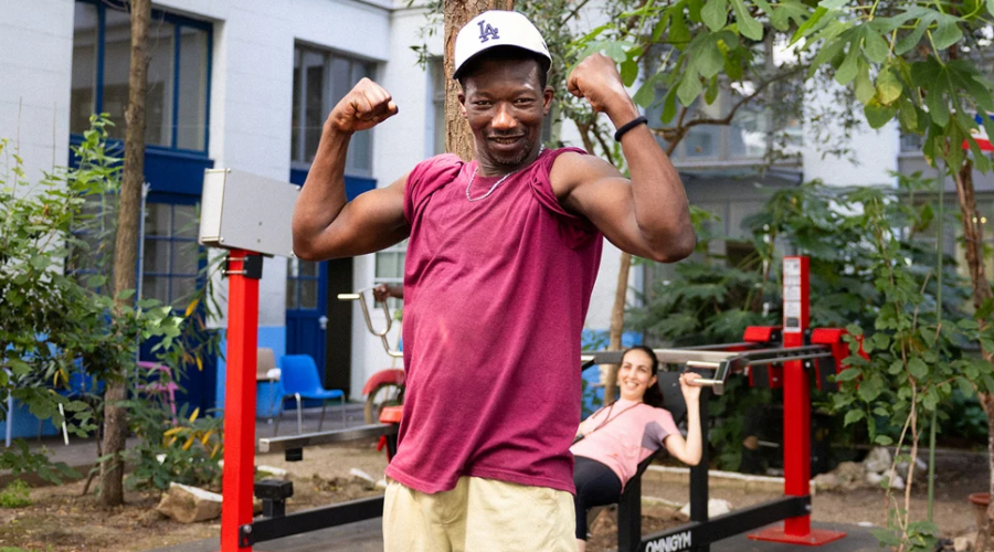 À Paris, des machines de sport installées dans un centre Emmaüs pour aider à la réinsertion