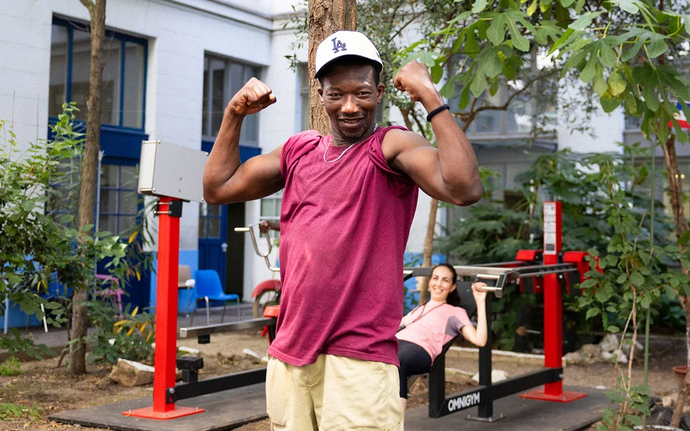 À Paris, des machines de sport installées dans un centre Emmaüs pour aider à la réinsertion