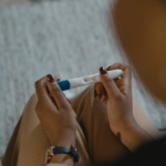 Un test de grossesse végan et numérique développé grâce aux algues