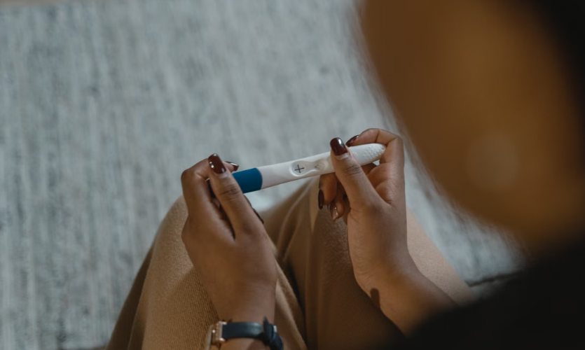 Un test de grossesse végan et numérique développé grâce aux algues