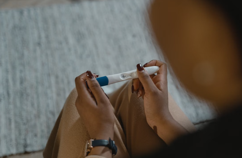 Un test de grossesse végan et numérique développé grâce aux algues