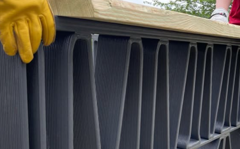 Une entreprise issue du MIT transforme les déchets plastiques en matériaux de construction durables