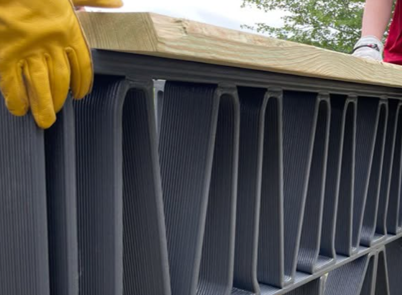 Une entreprise issue du MIT transforme les déchets plastiques en matériaux de construction durables