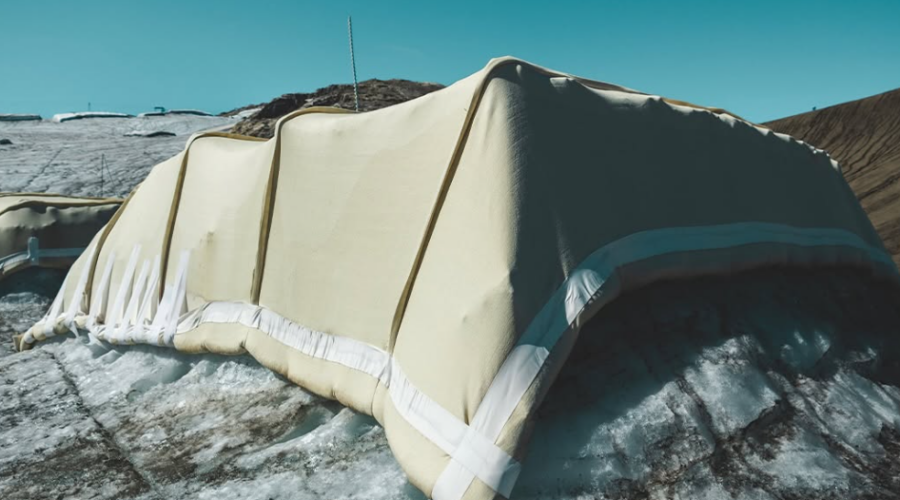 En Suisse, des chercheurs testent des couvertures en laine de mouton pour protéger les glaciers