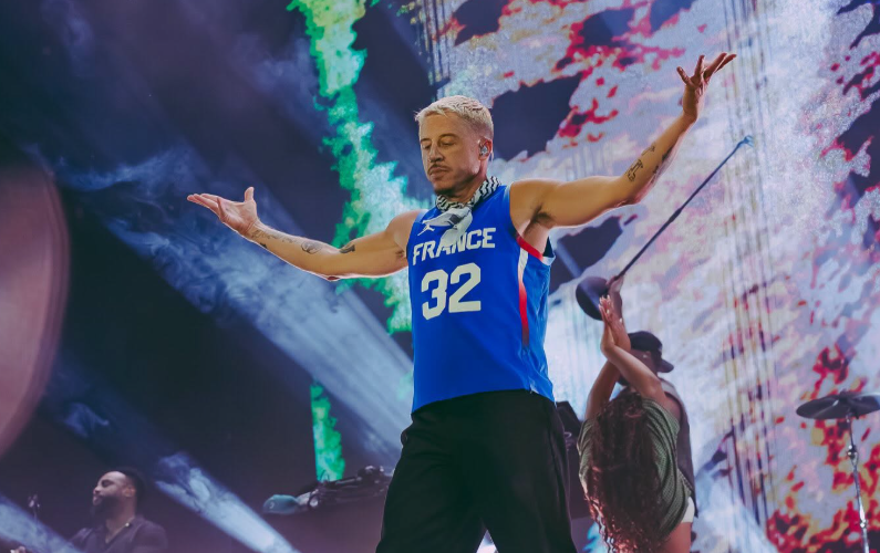 Macklemore lance une tournée caritative « Free Palestine » et reverse 100 % des recettes