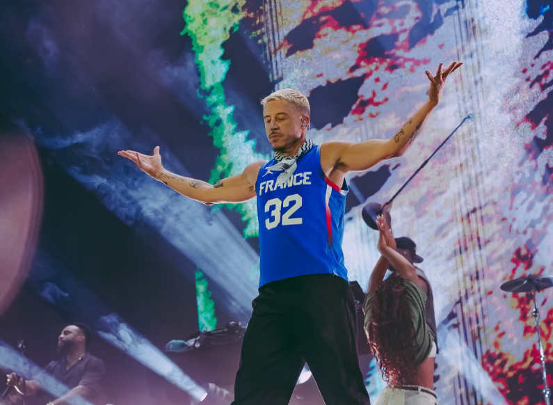 Macklemore lance une tournée caritative « Free Palestine » et reverse 100 % des recettes