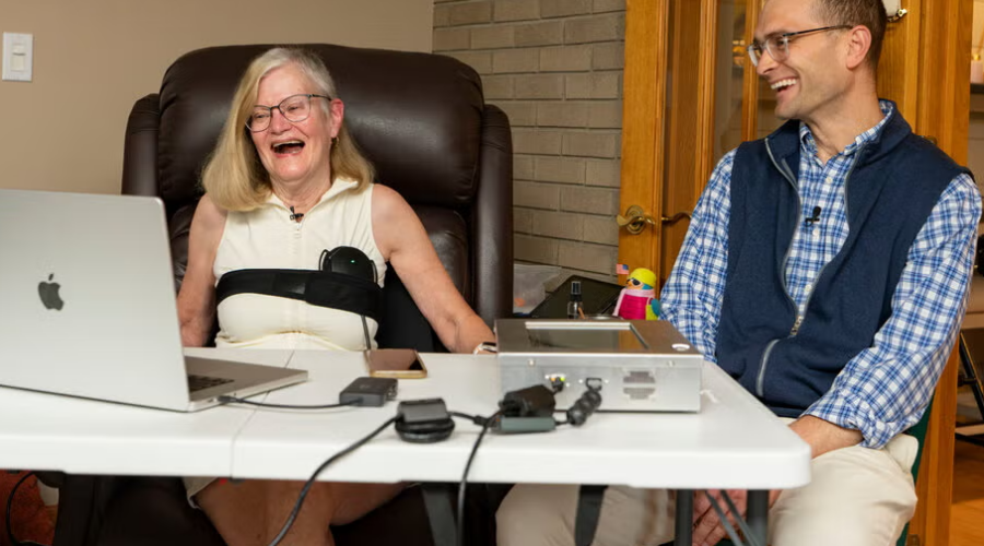 Une femme atteinte d’une maladie neurologique a retrouvé la possibilité de communiquer grâce à un implant cérébral