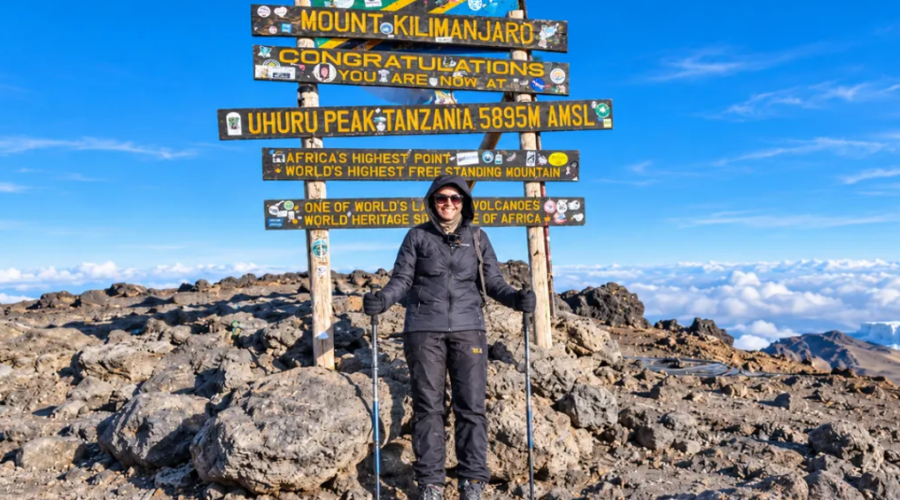 Victime d’un AVC en 2021, Jayshree Vijay Mohan a gravi le Kilimandjaro