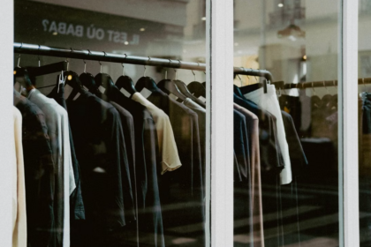 Éco-score textile : les consommateurs peuvent désormais calculer l’impact de leurs vêtements