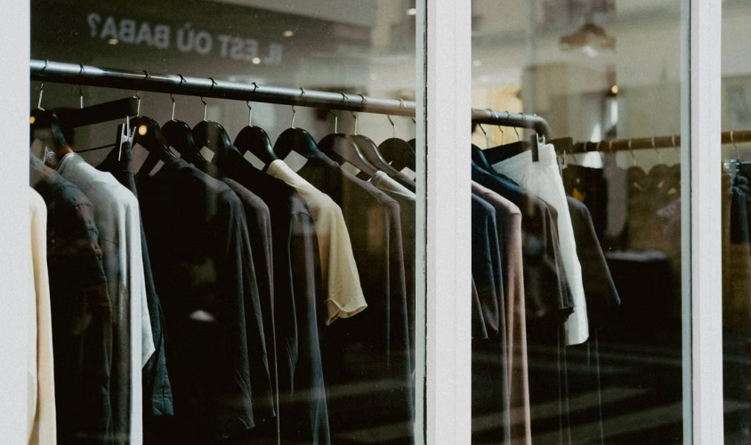 Éco-score textile : les consommateurs peuvent désormais calculer l’impact de leurs vêtements
