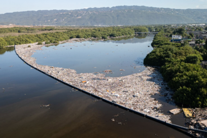Un dispositif de The Ocean Cleanup bloque des centaines de tonnes de déchets