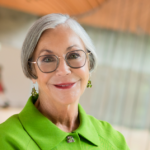 Alice Walton finance une école de médecine en Arkansas où les cinq premières promotions bénéficient de la gratuité des frais de scolarité.