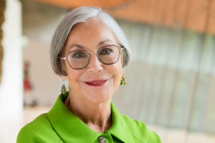 Alice Walton finance une école de médecine en Arkansas où les cinq premières promotions bénéficient de la gratuité des frais de scolarité.