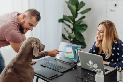 Dans les Alpes-Maritimes, Mougins autorise certains employés municipaux à travailler avec leur chien