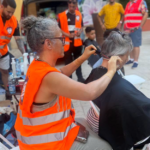 Coiffure du Cœur offre des coupes gratuites aux personnes sans-abri grâce à des coiffeurs bénévoles.