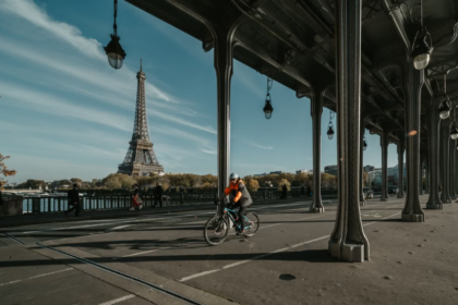 Paris prévoit 140 km de nouvelles pistes cyclables et 420 carrefours sécurisés d’ici 2032