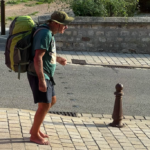 Pieds nus, Jean-Yves Quéméneur parcourt plus de 500 km de Morlaix à Paris pour défendre le vivant